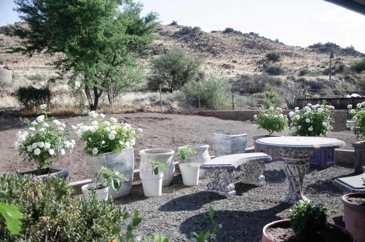 Desert Dew Guest House Hutchinson Eksteriør bilde